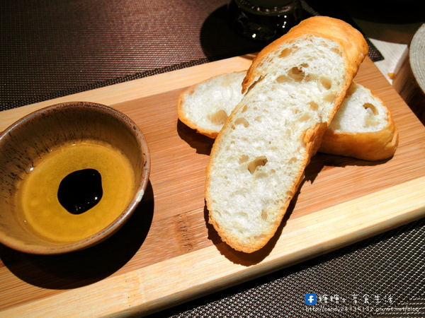 Techno鐵克諾餐酒館:〖台中│口碑券172〗Techno鐵克諾餐酒館 ❤ 燈光美、氣氛佳,除了精緻餐點外,還有微醺調酒,適合朋友聚餐,也是個約會的好所在~