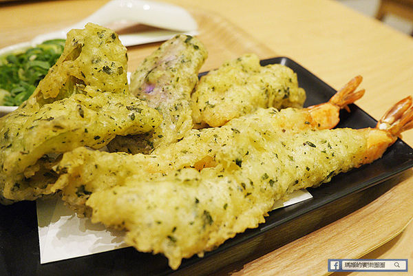 Nana's Green Tea(林口三井店):◆林口三井OUTLET美食【nana's green tea台灣一號店】濃郁抹茶甜品。烏龍麵。定食