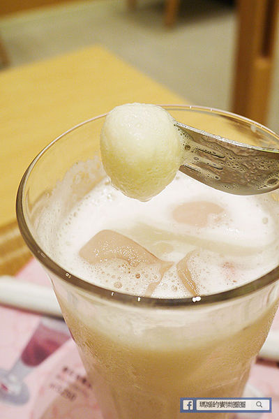 Nana's Green Tea(林口三井店):◆林口三井OUTLET美食【nana's green tea台灣一號店】濃郁抹茶甜品。烏龍麵。定食