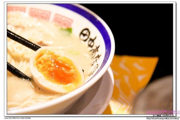 博多長濱拉麵 田中商店:林口三井美食食記-博多長濱田中商店拉麵/超濃郁湯頭/海苔上印有多國語「謝謝」