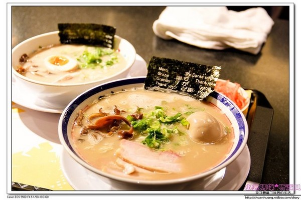 博多長濱拉麵 田中商店:林口三井美食食記-博多長濱田中商店拉麵/超濃郁湯頭/海苔上印有多國語「謝謝」