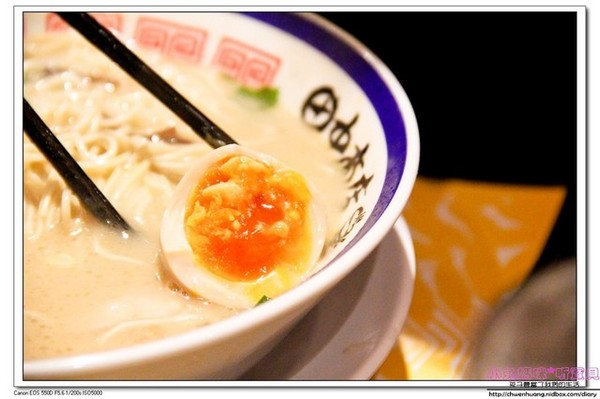 博多長濱拉麵 田中商店:林口三井美食食記-博多長濱田中商店拉麵/超濃郁湯頭/海苔上印有多國語「謝謝」