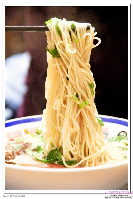 博多長濱拉麵 田中商店:林口三井美食食記-博多長濱田中商店拉麵/超濃郁湯頭/海苔上印有多國語「謝謝」