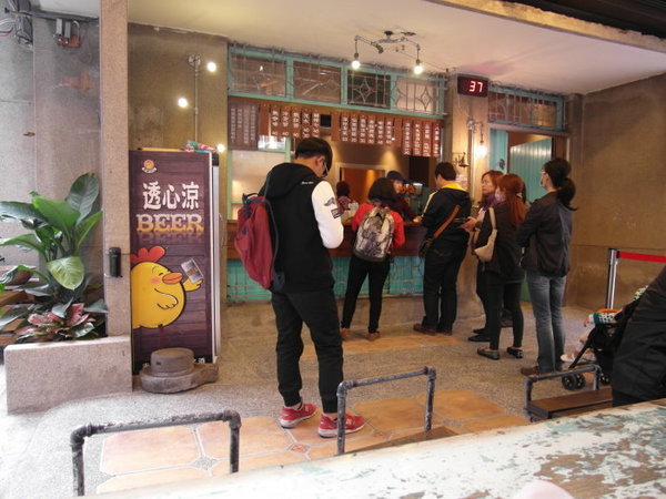 炸鷄洋行(榮譽店)：【台南||東區】炸雞洋行《榮譽店》CP值超高！不能錯過的鮮嫩雞腿！