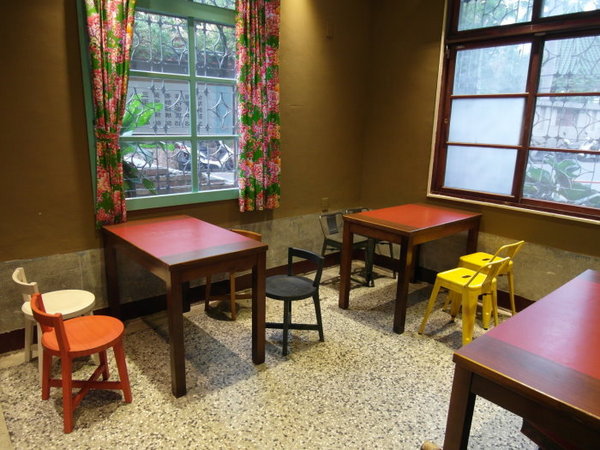 炸鷄洋行(榮譽店)：【台南||東區】炸雞洋行《榮譽店》CP值超高！不能錯過的鮮嫩雞腿！