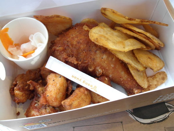 炸鷄洋行(榮譽店)：【台南||東區】炸雞洋行《榮譽店》CP值超高！不能錯過的鮮嫩雞腿！