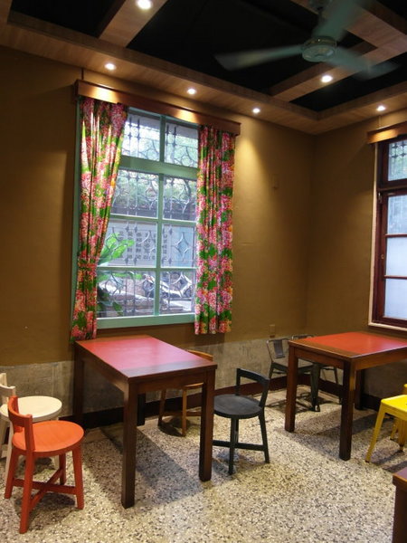 炸鷄洋行(榮譽店)：【台南||東區】炸雞洋行《榮譽店》CP值超高！不能錯過的鮮嫩雞腿！