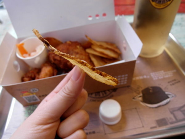 炸鷄洋行(榮譽店)：【台南||東區】炸雞洋行《榮譽店》CP值超高！不能錯過的鮮嫩雞腿！