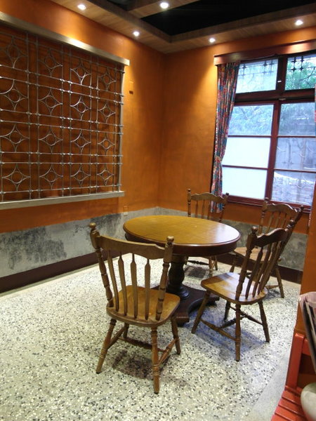 炸鷄洋行(榮譽店)：【台南||東區】炸雞洋行《榮譽店》CP值超高！不能錯過的鮮嫩雞腿！