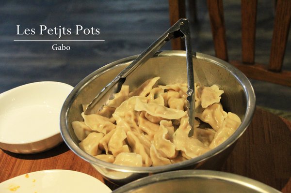 小銅鍋義式餐廳(德安誠品店)：【台南||東區】超好拍！台南夢幻甜點─小銅鍋舒芙蕾！燉飯／披薩也很美味>>小銅鍋義式餐廳