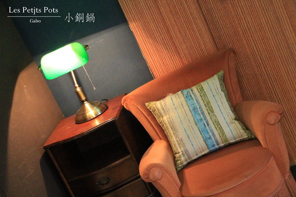 小銅鍋義式餐廳(德安誠品店)：【台南||東區】超好拍！台南夢幻甜點─小銅鍋舒芙蕾！燉飯／披薩也很美味>>小銅鍋義式餐廳