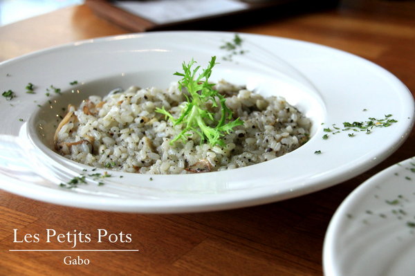 小銅鍋義式餐廳(德安誠品店)：【台南||東區】超好拍！台南夢幻甜點─小銅鍋舒芙蕾！燉飯／披薩也很美味>>小銅鍋義式餐廳