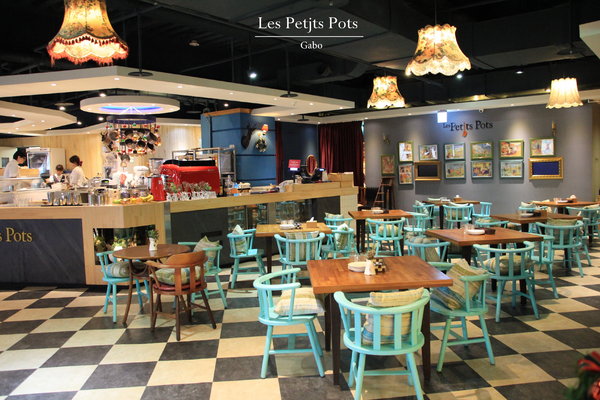 小銅鍋義式餐廳(德安誠品店)：【台南||東區】超好拍！台南夢幻甜點─小銅鍋舒芙蕾！燉飯／披薩也很美味>>小銅鍋義式餐廳