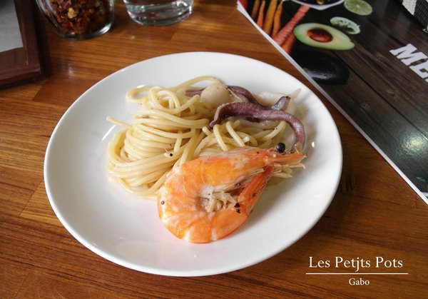 小銅鍋義式餐廳(德安誠品店)：【台南||東區】超好拍！台南夢幻甜點─小銅鍋舒芙蕾！燉飯／披薩也很美味>>小銅鍋義式餐廳