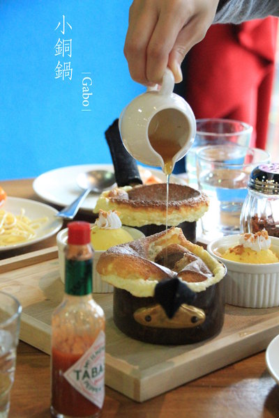 小銅鍋義式餐廳(德安誠品店)：【台南||東區】超好拍！台南夢幻甜點─小銅鍋舒芙蕾！燉飯／披薩也很美味>>小銅鍋義式餐廳