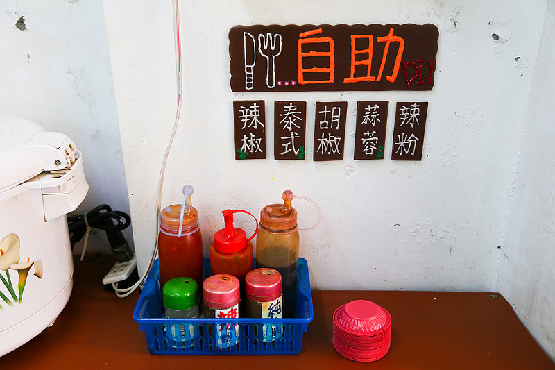 巷仔口海蝦餅 宜蘭市美食 宜蘭北門口 舊城區 推薦小吃 海蝦餅 春捲 傳統油飯 海鮮炸物 北們綠豆沙 蒜味肉羹 附近 地址 營業時間