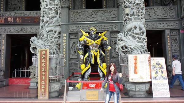 桃園明倫三聖宮：【桃園景點】明倫三聖宮~變形金剛大黃蜂vs柯博文
