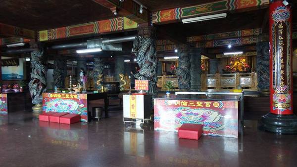 桃園明倫三聖宮：【桃園景點】明倫三聖宮~變形金剛大黃蜂vs柯博文