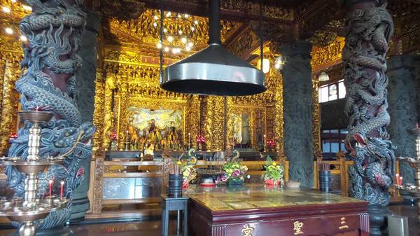 桃園明倫三聖宮：【桃園景點】明倫三聖宮~變形金剛大黃蜂vs柯博文