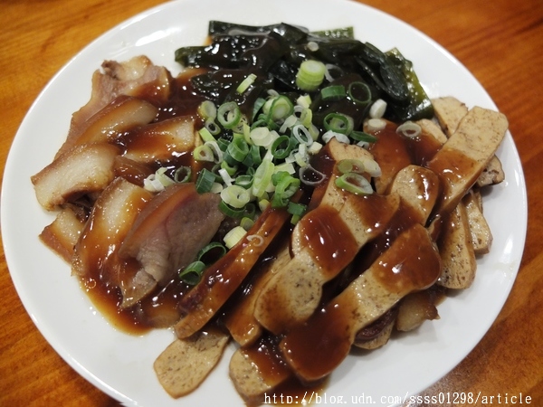 舊庄-人文懷舊食堂:【美食特搜。屏東市】舊庄人文懷舊食堂。豬油拌飯超回味 滿屋子珍藏老物 屏東市區也有懷舊人文餐廳