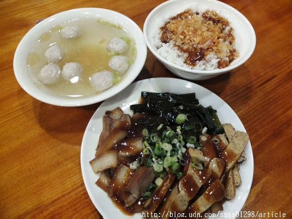 舊庄-人文懷舊食堂:【美食特搜。屏東市】舊庄人文懷舊食堂。豬油拌飯超回味 滿屋子珍藏老物 屏東市區也有懷舊人文餐廳