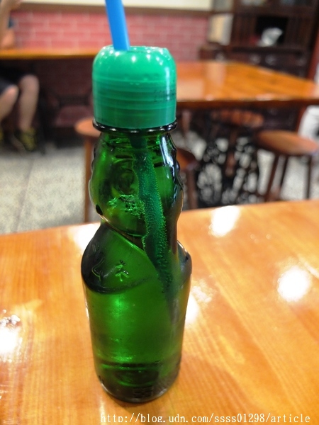 舊庄-人文懷舊食堂:【美食特搜。屏東市】舊庄人文懷舊食堂。豬油拌飯超回味 滿屋子珍藏老物 屏東市區也有懷舊人文餐廳