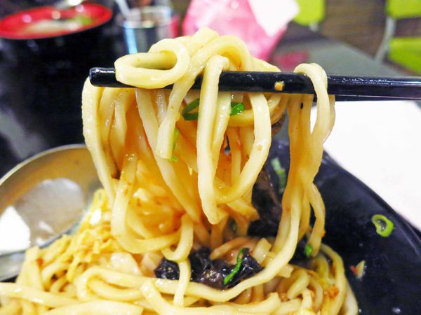 【桃園美食】醬子麵食館-酸酸辣辣的紅油炒手麵