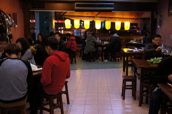 帝王食補薑母鴨(景美店)：(胖樺食記)景興路帝王食補薑母鴨羊肉爐。寒冷的冬天上這一鍋超級滿足。