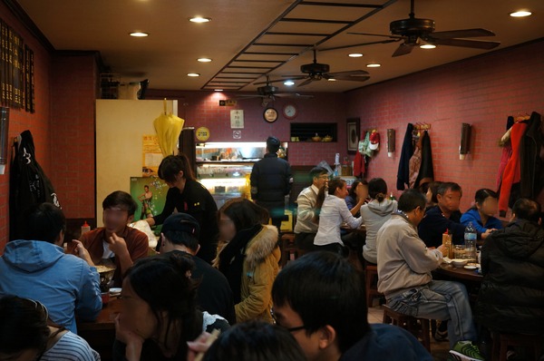 帝王食補薑母鴨(景美店):(胖樺食記)抗寒流聖品「帝王食補薑母鴨」。大口灌下大量薑片爆炒鴨肉加上麻油的熱湯無敵過癮。