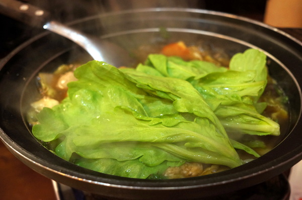 帝王食補薑母鴨(景美店)：(胖樺食記)景興路帝王食補薑母鴨羊肉爐。寒冷的冬天上這一鍋超級滿足。