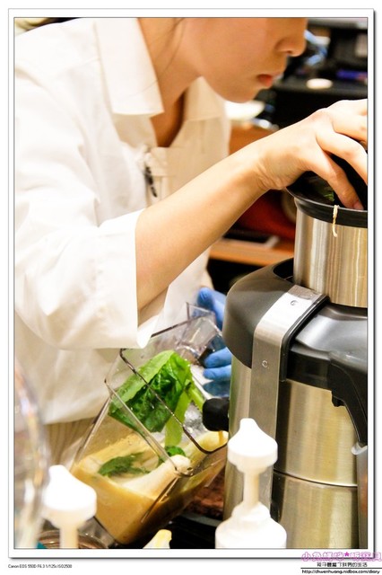 Orange County((林口三井Outlet))：林口三井OUTLET美食食記-【Orange County】日系可麗餅/【DOLTHiE】果昔