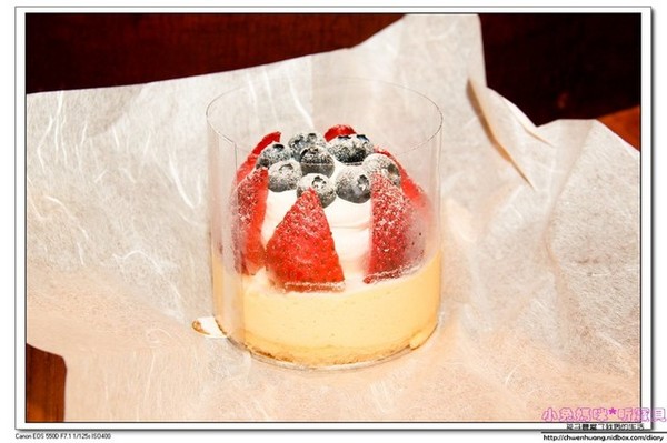 法國的秘密甜點(林口店):【美食♥林口】☼ 法國的秘密甜點(林口三井店)☼諾曼地牛奶蛋糕柔細綿密、雙莓繽紛天使酸甜好滋味♥♥