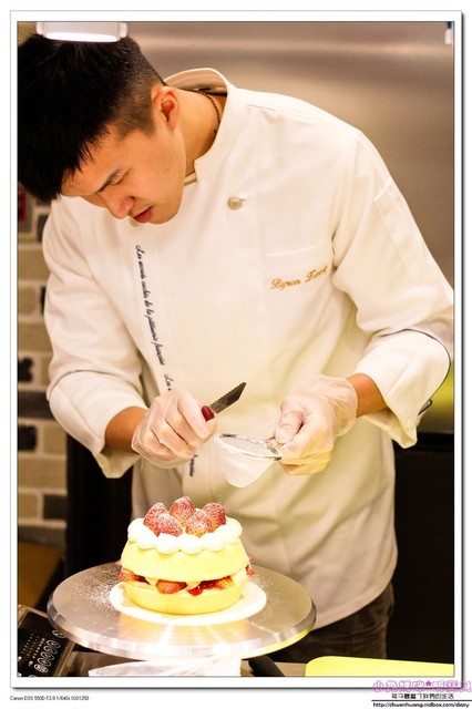 法國的秘密甜點(林口店):【美食♥林口】☼ 法國的秘密甜點(林口三井店)☼諾曼地牛奶蛋糕柔細綿密、雙莓繽紛天使酸甜好滋味♥♥