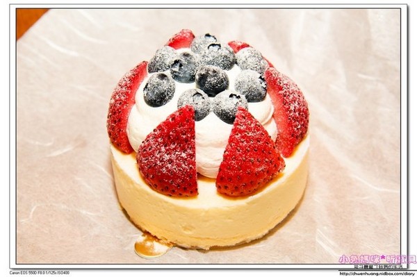 法國的秘密甜點(林口店):【美食♥林口】☼ 法國的秘密甜點(林口三井店)☼諾曼地牛奶蛋糕柔細綿密、雙莓繽紛天使酸甜好滋味♥♥