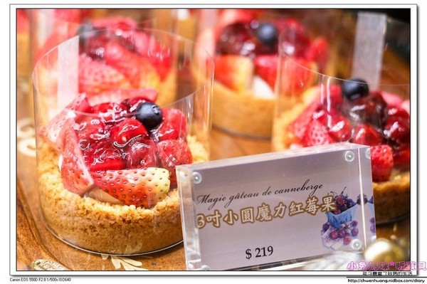 法國的秘密甜點(林口店):【美食♥林口】☼ 法國的秘密甜點(林口三井店)☼諾曼地牛奶蛋糕柔細綿密、雙莓繽紛天使酸甜好滋味♥♥