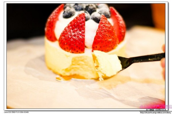 法國的秘密甜點(林口店):【美食♥林口】☼ 法國的秘密甜點(林口三井店)☼諾曼地牛奶蛋糕柔細綿密、雙莓繽紛天使酸甜好滋味♥♥