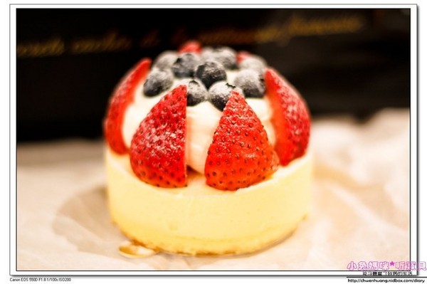 法國的秘密甜點(林口店):【美食♥林口】☼ 法國的秘密甜點(林口三井店)☼諾曼地牛奶蛋糕柔細綿密、雙莓繽紛天使酸甜好滋味♥♥