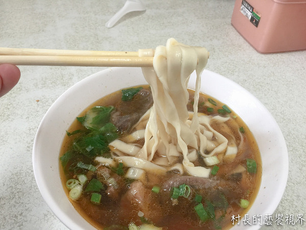 老楊四川麵館：【食記】｛高雄。鳳山區｝老楊四川麵館的四川牛肉麵香氣四溢阿…