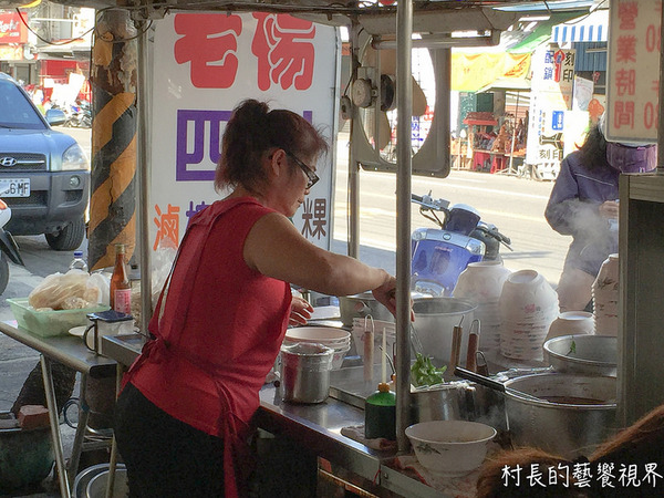 老楊四川麵館：【食記】｛高雄。鳳山區｝老楊四川麵館的四川牛肉麵香氣四溢阿…