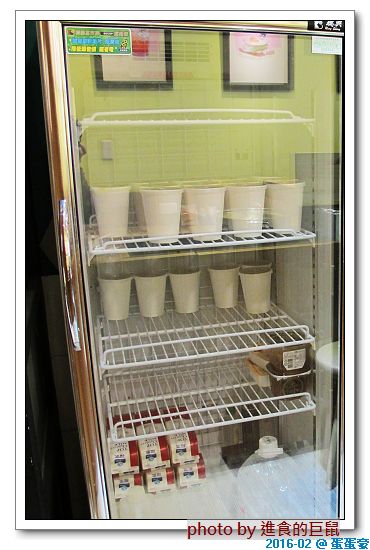 蛋蛋豪:(台南。中西區美食) 蛋蛋豪/(手扒雞,美味再現! ) 記憶中的美食_香噴噴手扒雞,懷舊好滋味!烤雞+燒肉,雙重享受,讓你吃飽胃撐一整天!