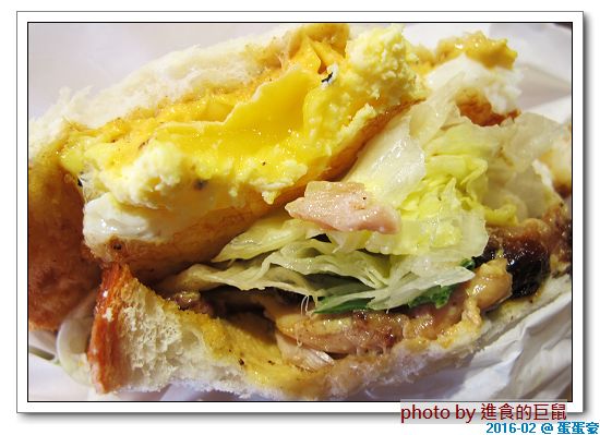 蛋蛋豪:(台南。中西區美食) 蛋蛋豪/(手扒雞,美味再現! ) 記憶中的美食_香噴噴手扒雞,懷舊好滋味!烤雞+燒肉,雙重享受,讓你吃飽胃撐一整天!