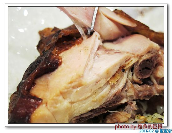 蛋蛋豪:(台南。中西區美食) 蛋蛋豪/(手扒雞,美味再現! ) 記憶中的美食_香噴噴手扒雞,懷舊好滋味!烤雞+燒肉,雙重享受,讓你吃飽胃撐一整天!