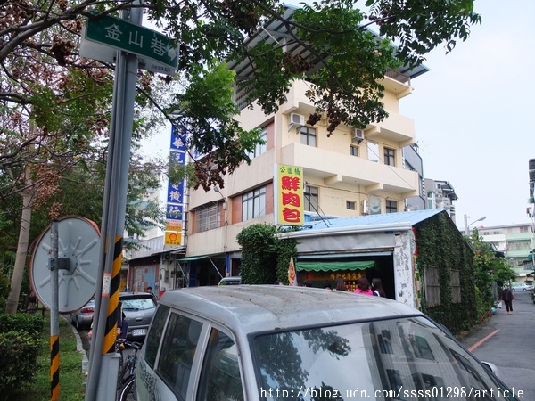 榮記公園橋鮮肉包專賣店:【美食特搜。屏東市】榮記公園橋鮮肉包專賣店。包子饅頭不能錯過 萬年溪旁飄香30年 傳承兩代手工包子店