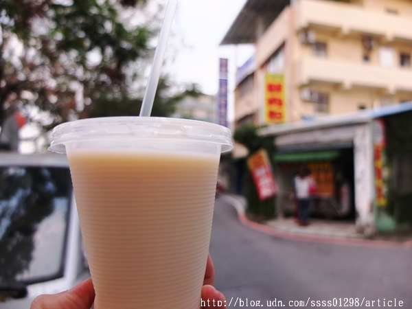 榮記公園橋鮮肉包專賣店:【美食特搜。屏東市】榮記公園橋鮮肉包專賣店。包子饅頭不能錯過 萬年溪旁飄香30年 傳承兩代手工包子店