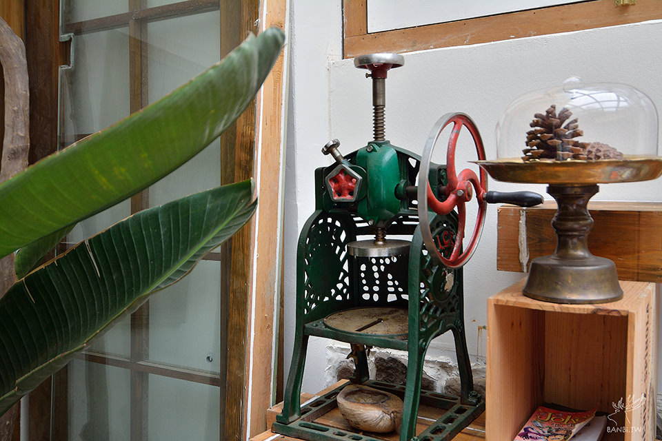 台北信義:I Met You Cafe 美麗玫瑰戚風蛋糕與復古氛圍-捷運101世貿站美食