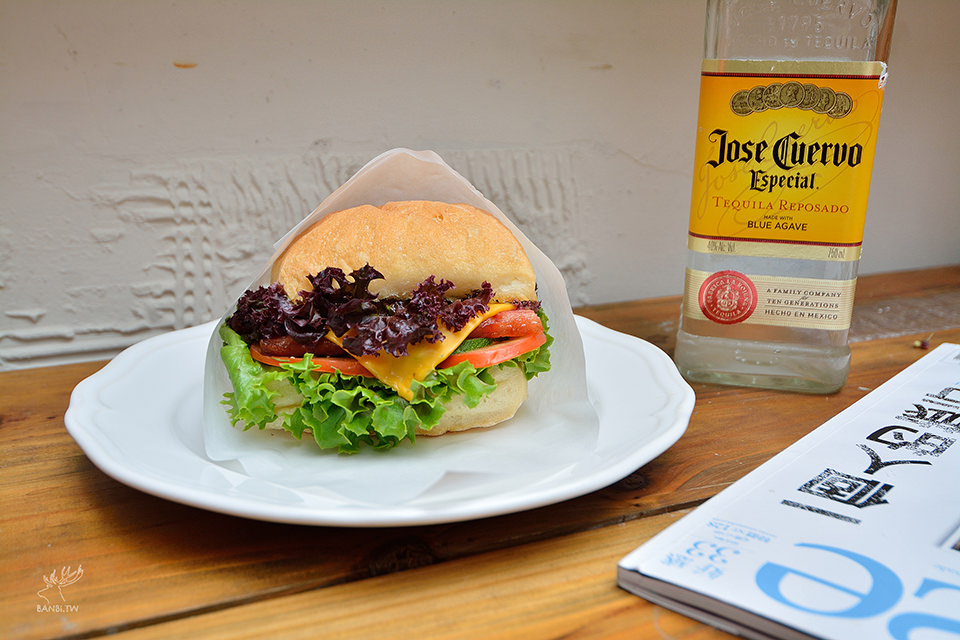 台北信義:I Met You Cafe 美麗玫瑰戚風蛋糕與復古氛圍-捷運101世貿站美食