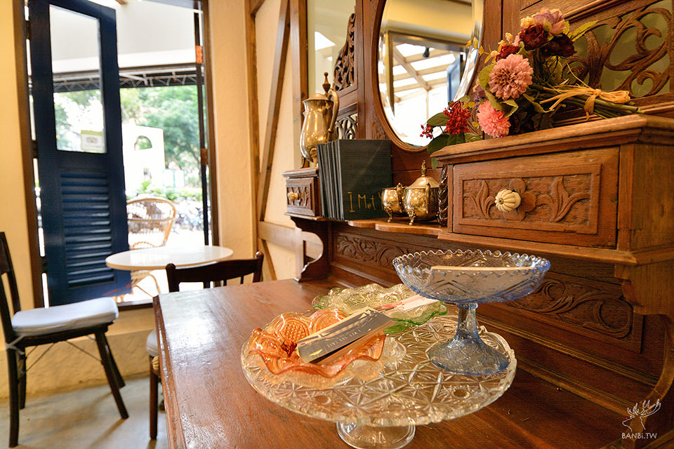 台北信義:I Met You Cafe 美麗玫瑰戚風蛋糕與復古氛圍-捷運101世貿站美食