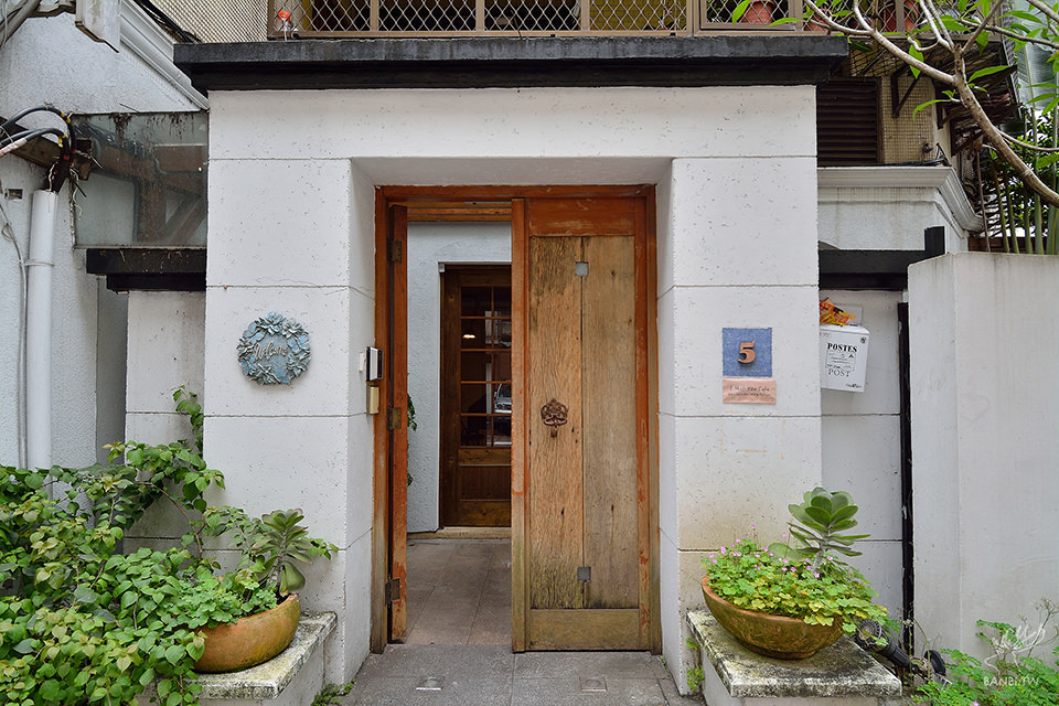 台北信義:I Met You Cafe 美麗玫瑰戚風蛋糕與復古氛圍-捷運101世貿站美食