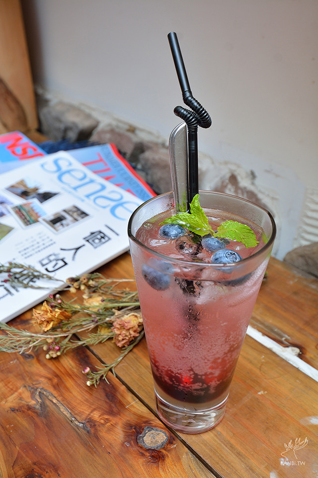 台北信義:I Met You Cafe 美麗玫瑰戚風蛋糕與復古氛圍-捷運101世貿站美食