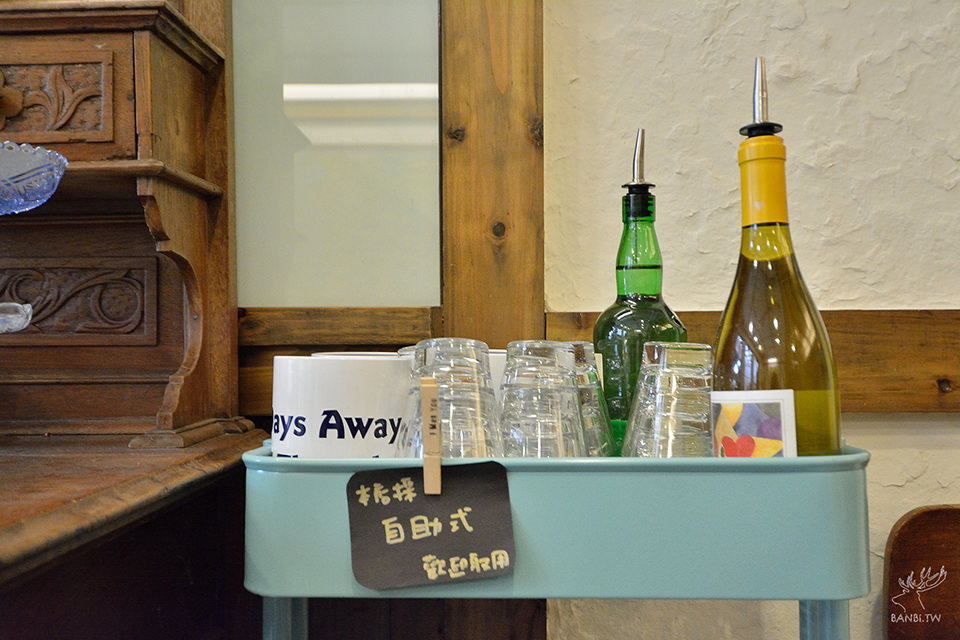 台北信義:I Met You Cafe 美麗玫瑰戚風蛋糕與復古氛圍-捷運101世貿站美食